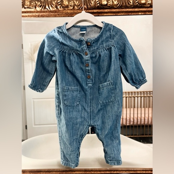 Old Navy 6-9 month denim romper - Picture 1 of 4